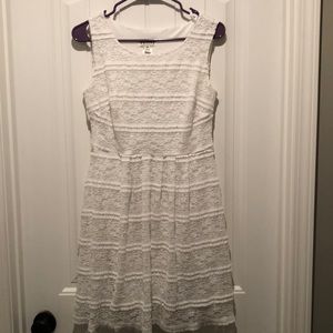 Beautiful cream colored lace dress size 6P